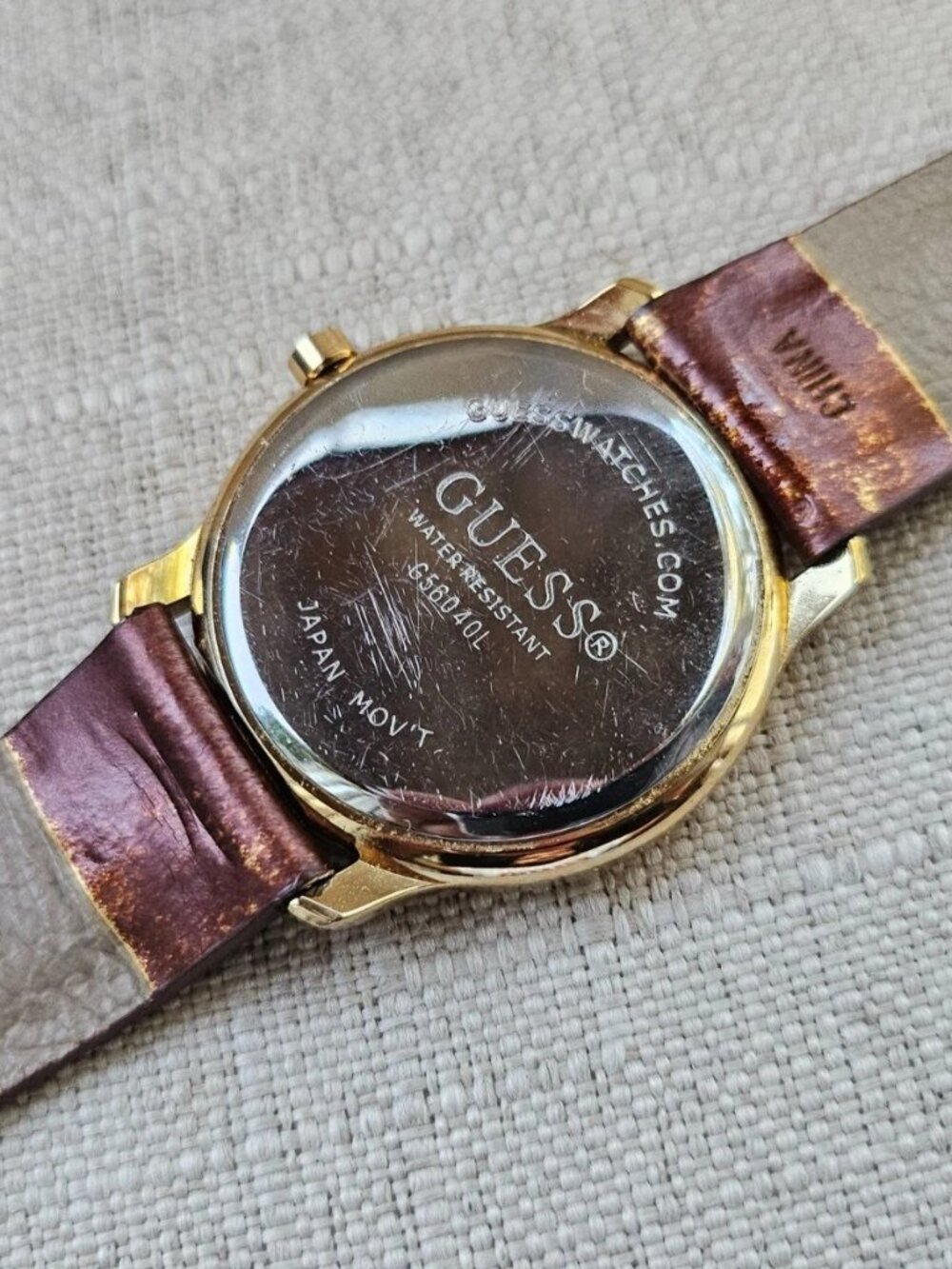 Vintage Guess Wristwatch Unisex Brown Leather Strap Gold Tone Face Analog Watch - Picture 12 of 12